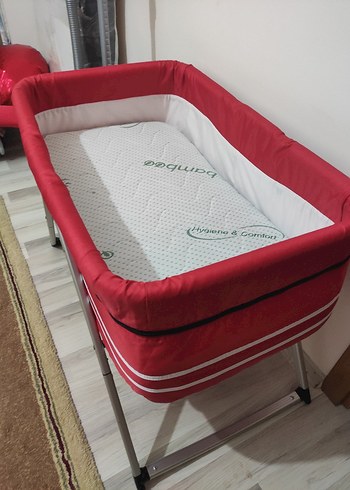 Kırmızı Katlanabilir beşik - Görsel 3