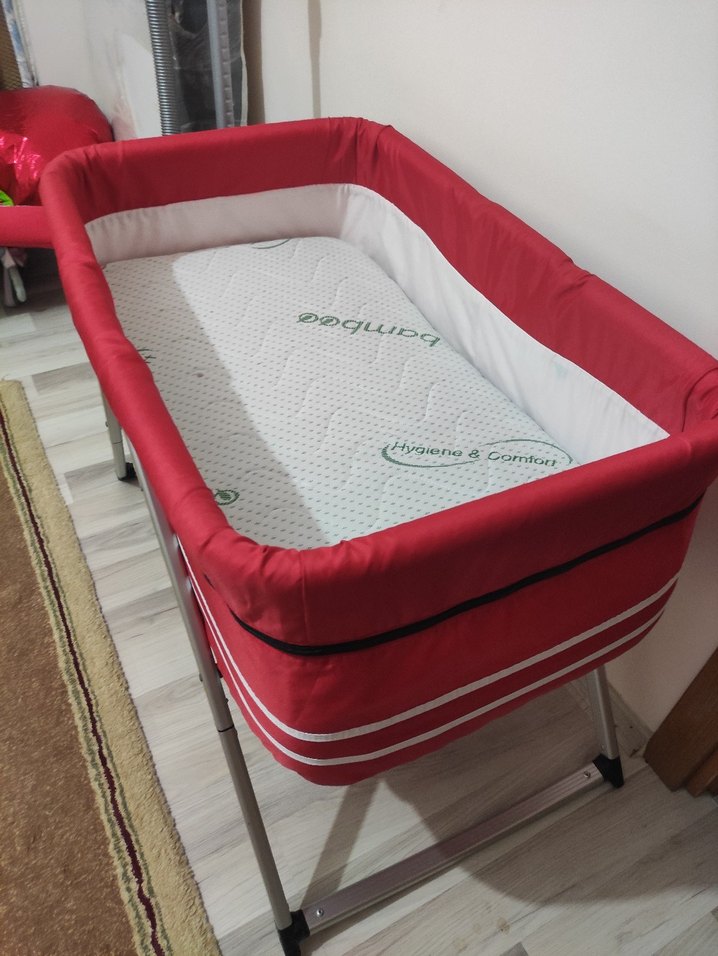 Kırmızı Katlanabilir beşik - Görsel 3