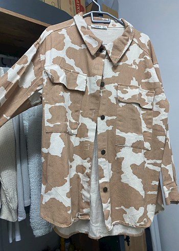 Bej Kamuflaj Desenli Düğmeli Kadın Gömlek - Görsel 3