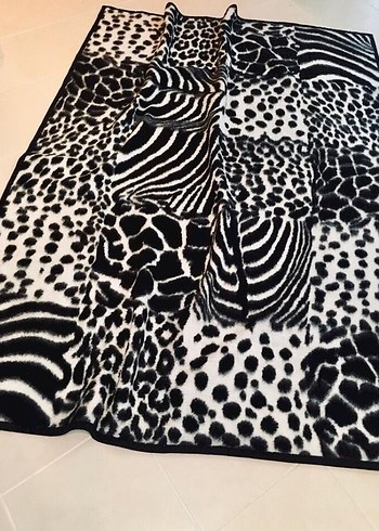 Siyah Zebra Desenli Battaniye-Leopar Desenli Battaniye