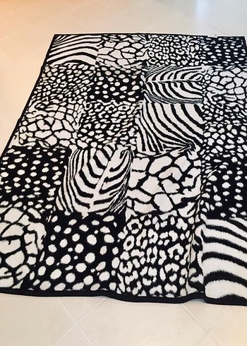  Beden Siyah Zebra Desenli Battaniye-Leopar Desenli Battaniye