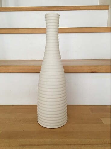 Uzun seramik vazo