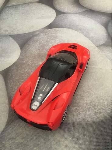 Ferrari yarış arabası oyuncak