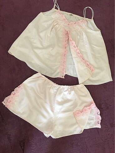 Saten şortlu pijama takımı