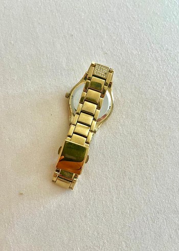 Guess Parlak Altın Kadın Saat Taşlı Detaylı