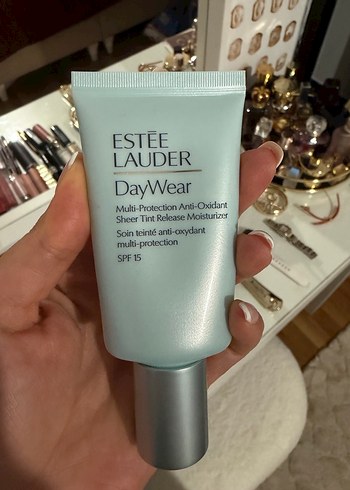 Estée Lauder DayWear SPF15 Çok Koruyucu BB Krem - Görsel 3