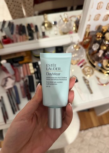 Estée Lauder DayWear SPF15 Çok Koruyucu BB Krem - Görsel 2