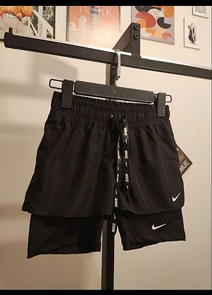 Nike şortlu tayt 