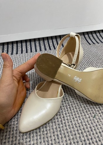 Beyaz Tokalı Kadın Topuklu Ayakkabı - Görsel 2