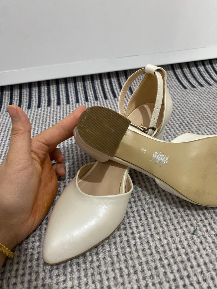 Beyaz Tokalı Kadın Topuklu Ayakkabı - Görsel 2