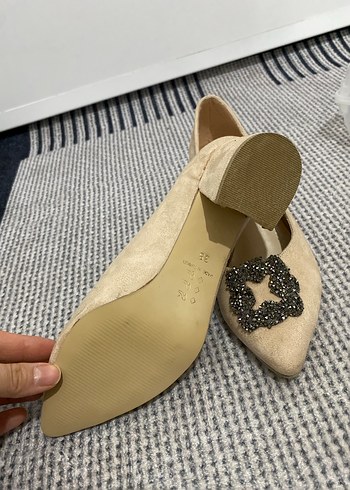 Bej Süet Tokalı Kadın Topuklu Ayakkabı - Görsel 2