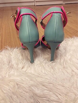 37 Beden Bıyık Dudak Stiletto
