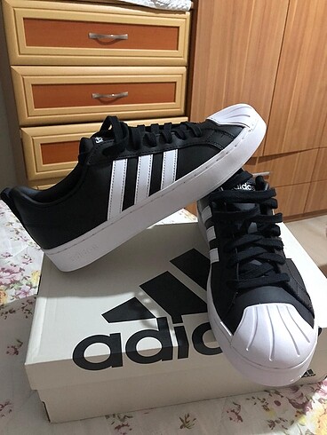 42 Beden siyah Renk Adidas orjinal ayakkabı