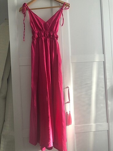Pembe elbise