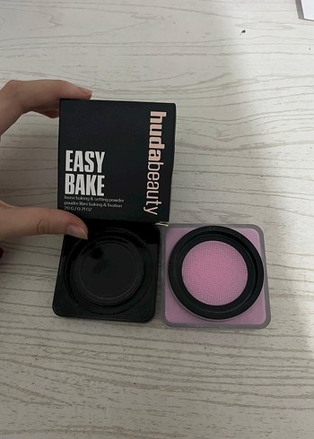 Huda Beauty Easy Bake Loose Pudra - Pembe - Görsel 2