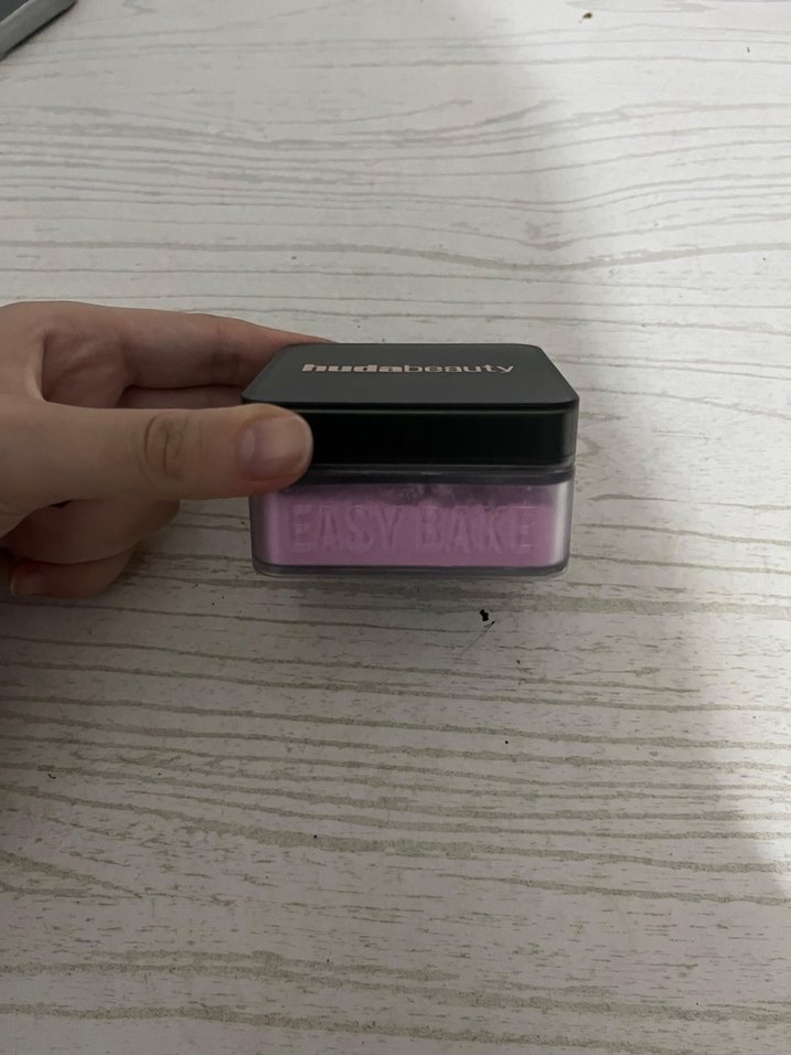 Huda Beauty Easy Bake Loose Pudra - Pembe - Görsel 5