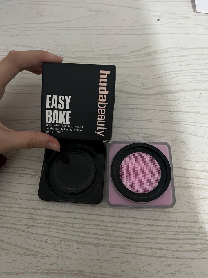 Huda Beauty Easy Bake Loose Pudra - Pembe - Görsel 2
