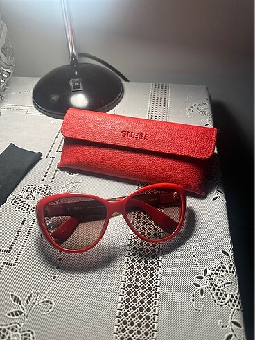 Guess cat eye güneş gözlüğü