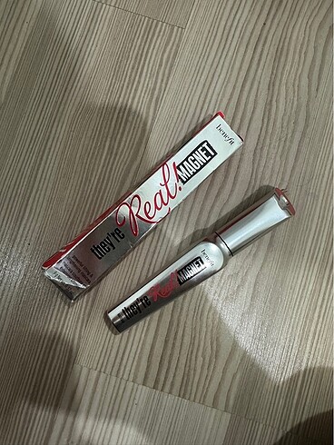 Benefit magnet maskara