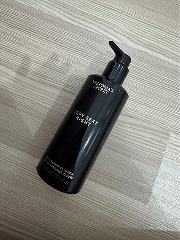 Victoria secret very sexy night vücut losyonu 250ml