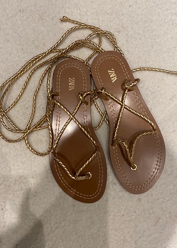 Zara Zara Altın Renk Zincir Detaylı Deri Sandalet