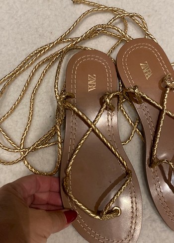36 Beden camel Renk Zara Altın Renk Zincir Detaylı Deri Sandalet