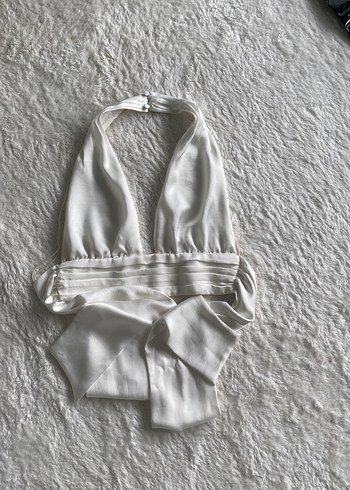 Beyaz Sırt Dekolteli Mini saten crop - Görsel 3
