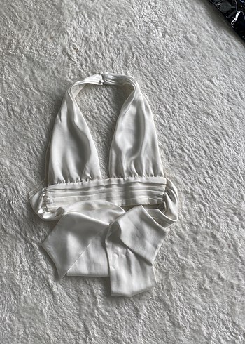 Beyaz Sırt Dekolteli Mini saten crop - Görsel 2