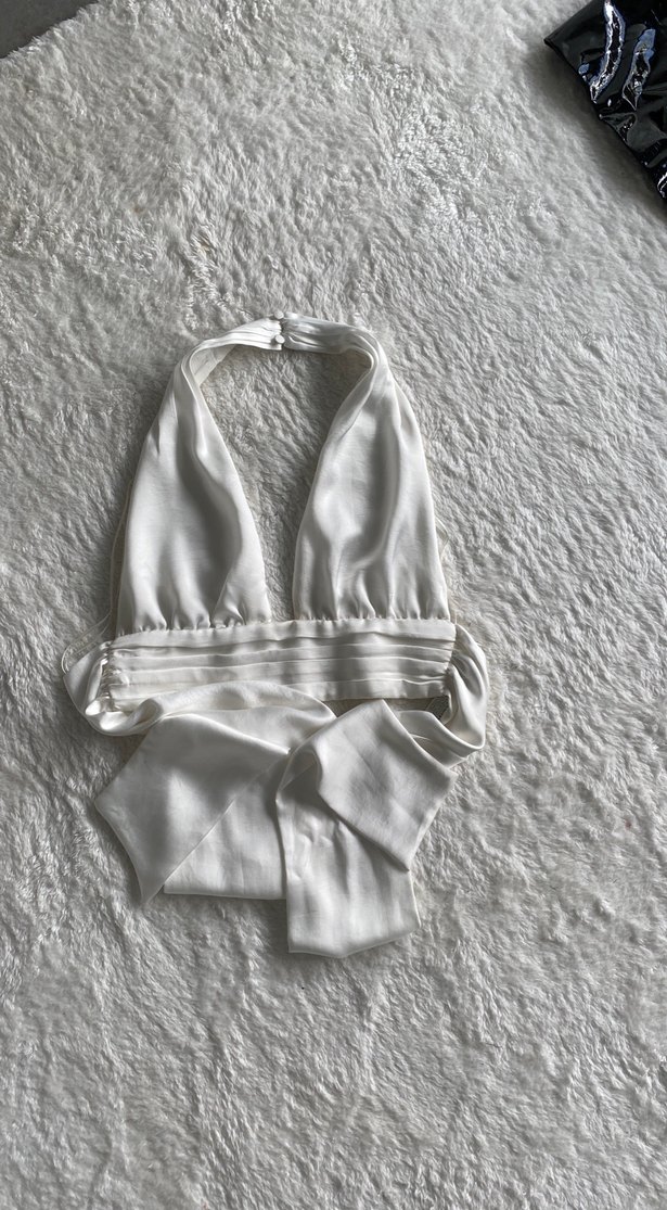 Beyaz Sırt Dekolteli Mini saten crop - Görsel 3