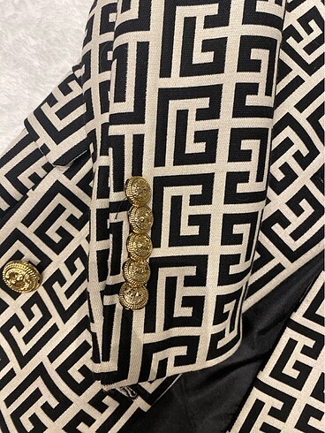 36 Beden siyah Renk Balmain uzun ceket