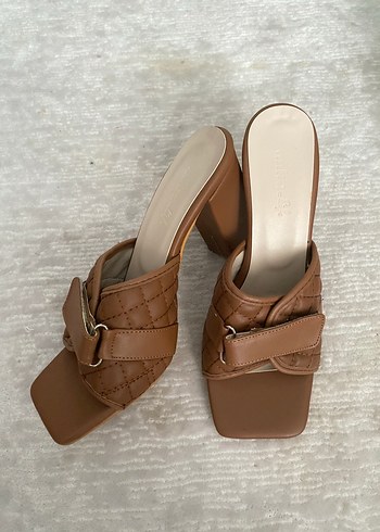 Zara Bej Deri Tokalı Kadın Topuklu Terlik