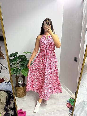 desenli pembe elbise