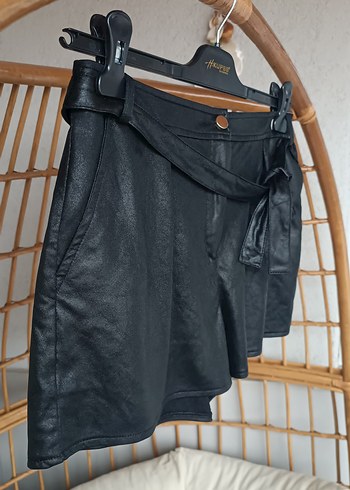 Kemerli Siyah Deri Mini Şort - Görsel 2