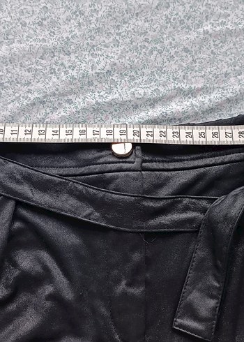Kemerli Siyah Deri Mini Şort - Görsel 5