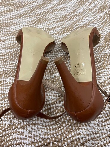 DERİ TOPUKLU AYAKKABI - Görsel 2