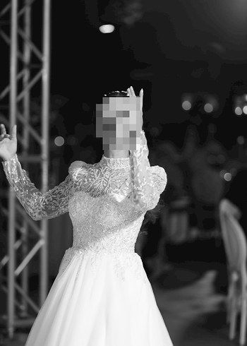 Uzun Kollu Yüksek Yakalı Prenses Gelinlik
