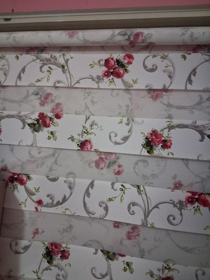 Pembe Çiçek Desenli Baskılı Stor zebra  Perde - Görsel 3