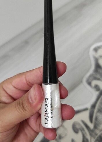 Simli eyeliner