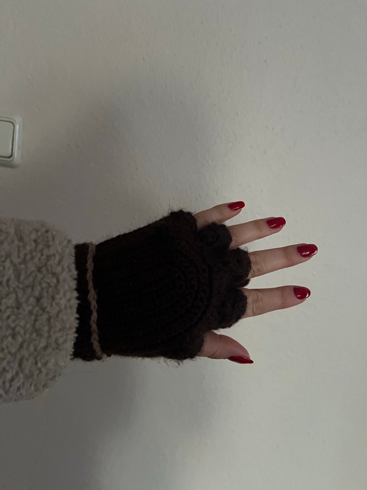 Kahverengi Örgü Parmaksız Kadın Eldiven - Görsel 4