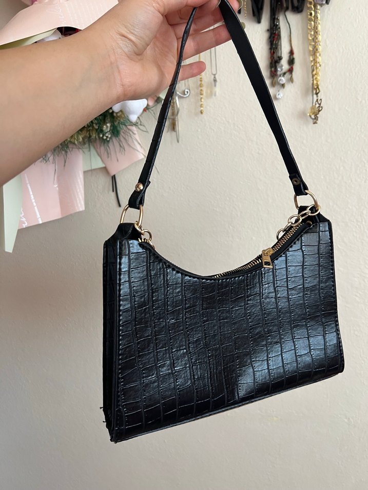 Zincir Detaylı Siyah Yılan Desenli Deri Çanta - Görsel 2