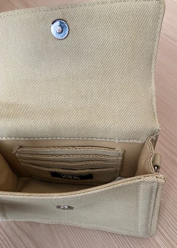 Zara Zincir Detaylı Bej Kadın Çanta