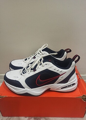 Nike Air Monarch
