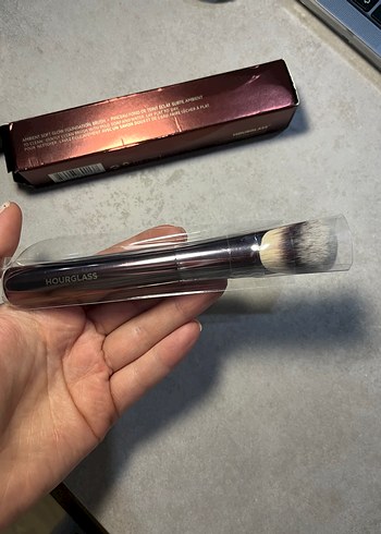 Hourglass Soft Glow Fondation Blush - Görsel 4