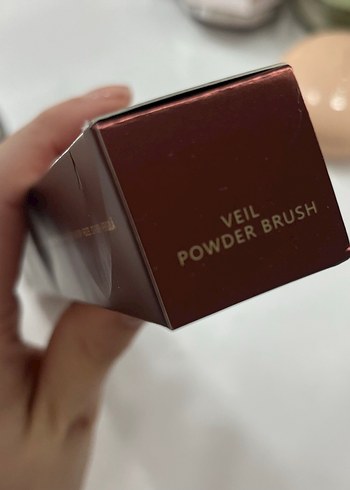 Hourglass Veil Powder Brush - Görsel 3