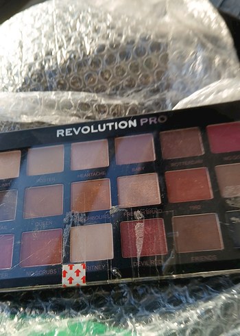 Revolution Pro Koyu Kırmızı Far Paleti