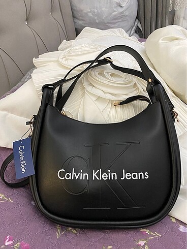 Calvin Klein askılı çanta