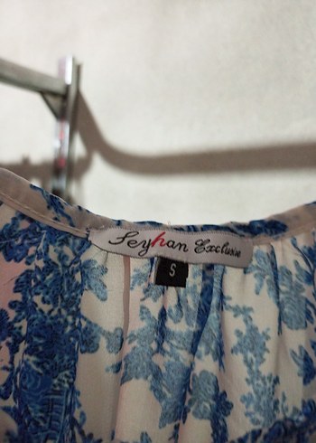 Desenli Kısa Kollu Bluz - Görsel 3