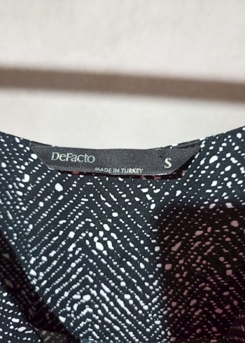 Gri Kısa Kollu Düğmeli V Yaka Bluz - Görsel 2