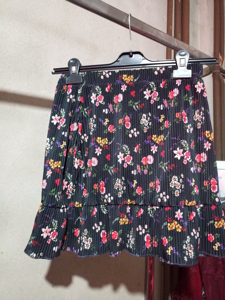 Çiçek Desenli Piliseli Mini Etek - Görsel 2