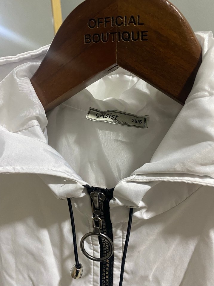 Beyaz Fermuarlı Kadın Yağmurluk - Görsel 3